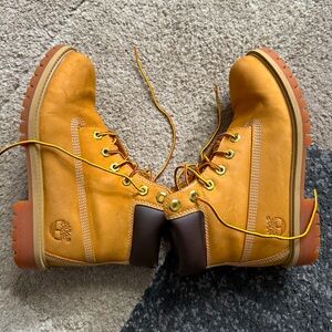 Boys - Timberland Boots - size 5 - worn once - like new.